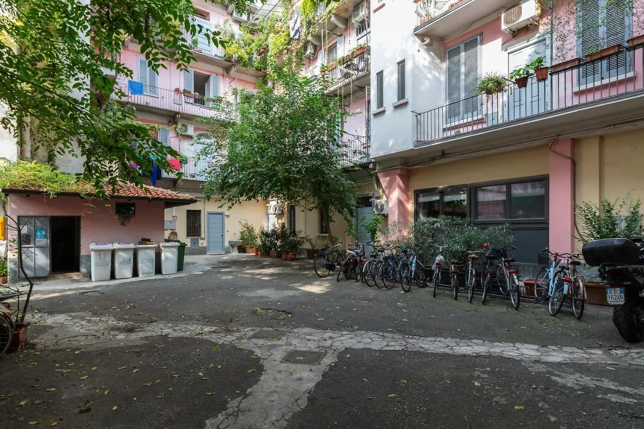 Pit Stop - Navigli Studio Milan